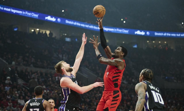 Ayton gia nhập Lakers, Warri