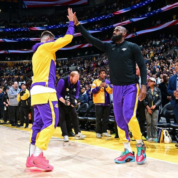 Đội hình tử thần của Lakers!